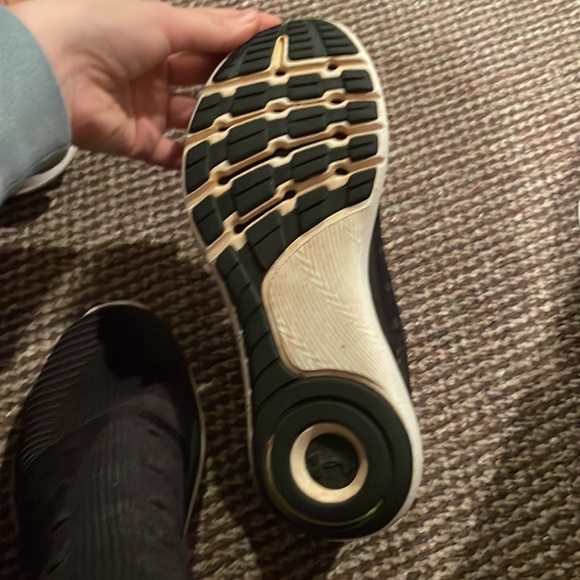 Black Under Armour tennis shoes - Picture 4 of 5